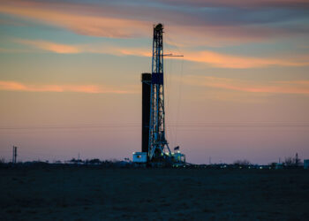 ¿Luz verde al fracking? Sheinbaum define el futuro del gas en México