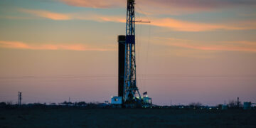 ¿Luz verde al fracking? Sheinbaum define el futuro del gas en México